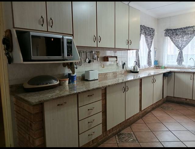 4 BEDROOM HOUSE FOR SALE IN NORKEM PARK